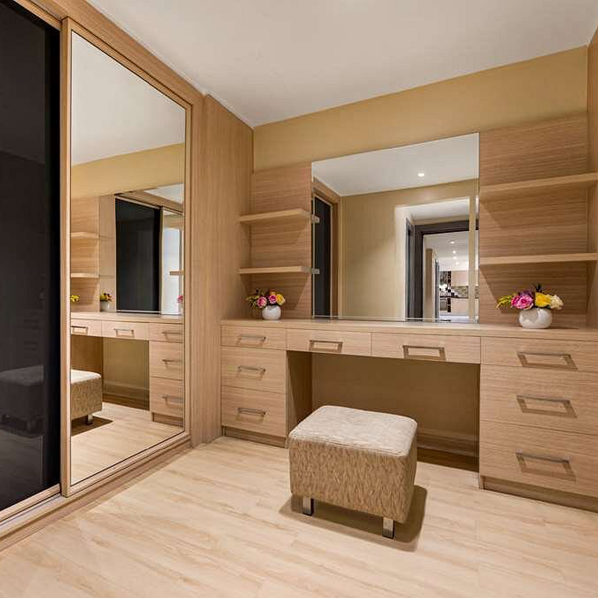 Kitchen & Wardrobe